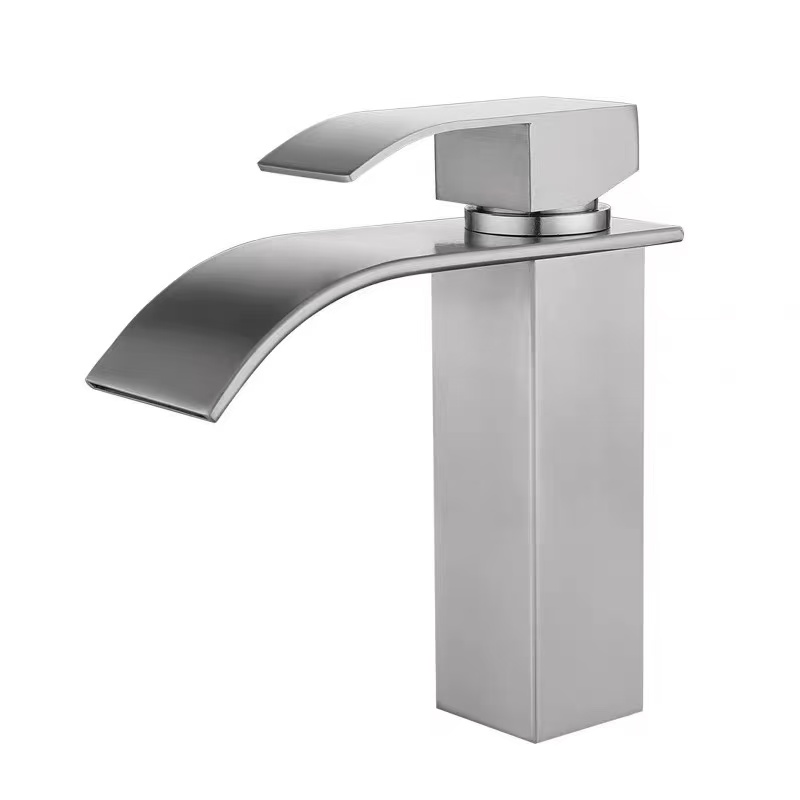Geborselde vierkantige waterval-styl wasbakkraan