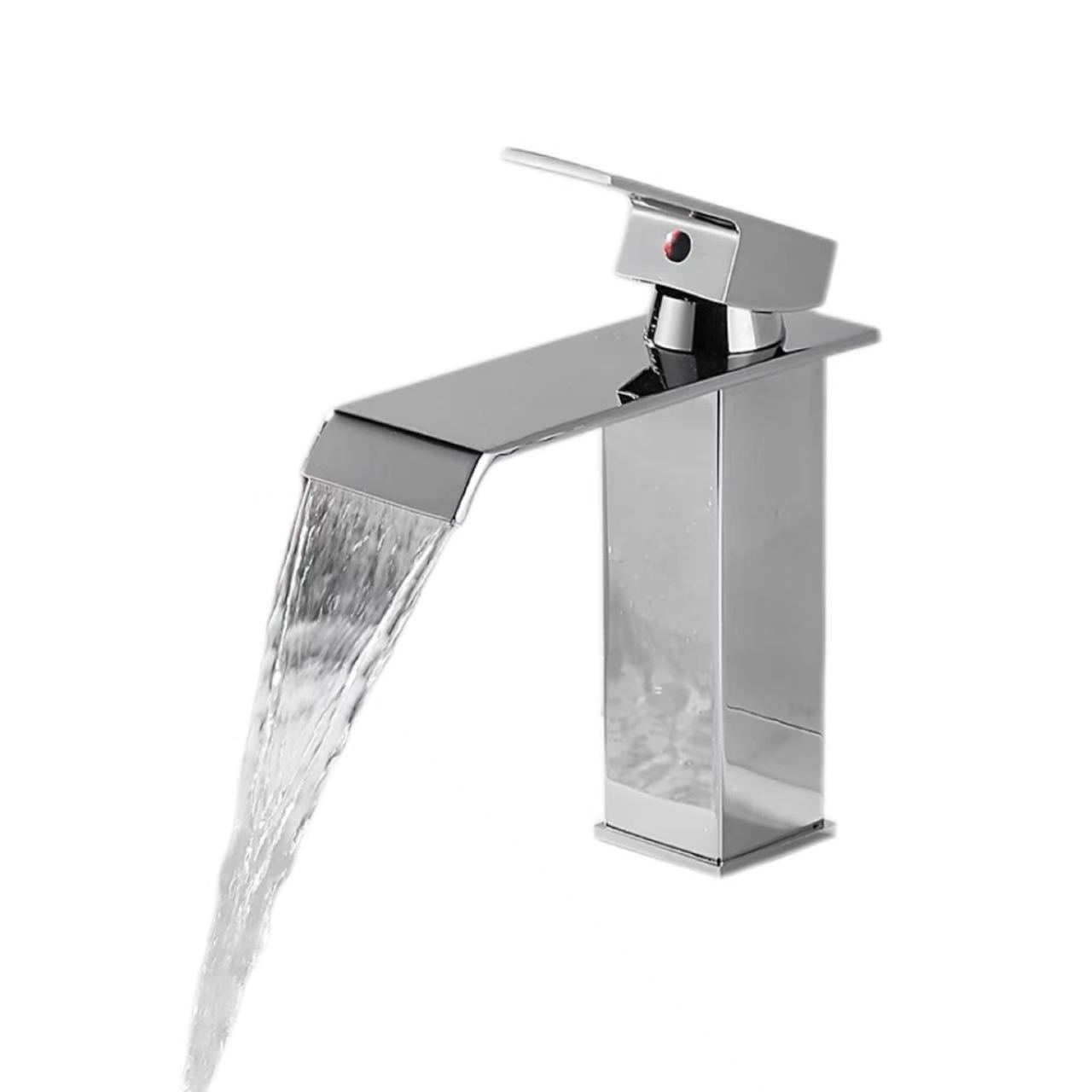 Verchroomde plat tuit waterval warm en koue water kraan